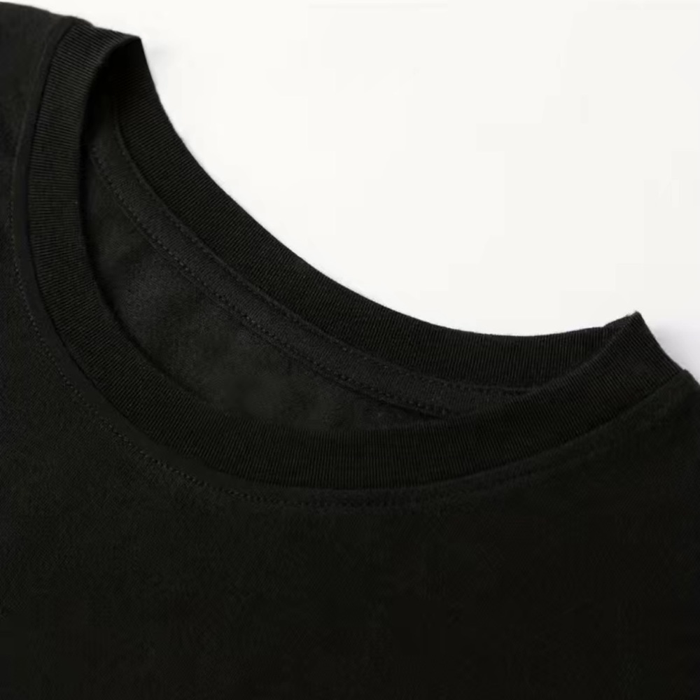‼️LAST 1‼️NWT🎄 SOFT BLACK GRINCH HANDS HEART CREW NECK TSHIRT Women’s Plus 4X - Picture 3 of 7